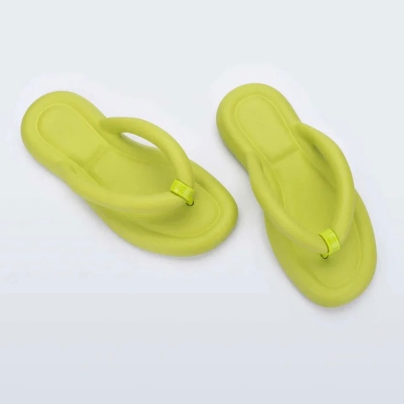 Melissa  Flip Flop Size 7 - Picture 4 of 12